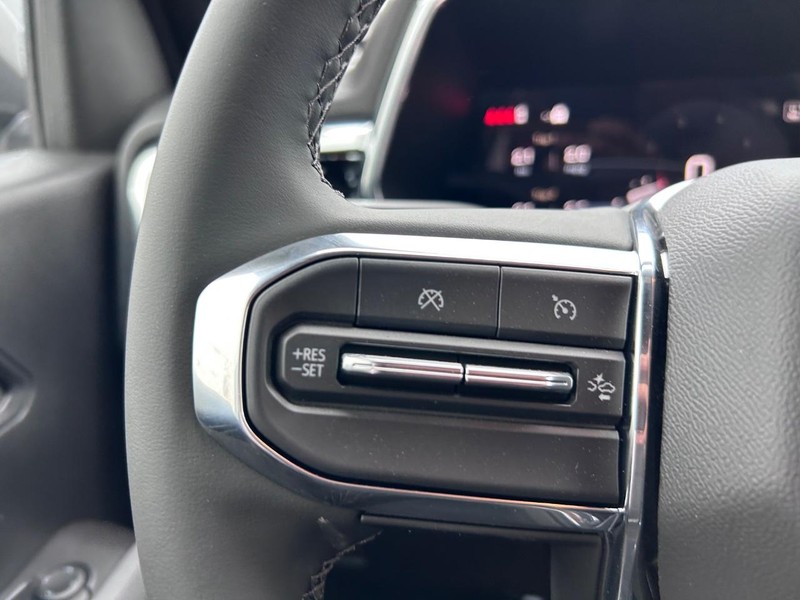 GMC Canyon Vehicle Full-screen Gallery Image 10