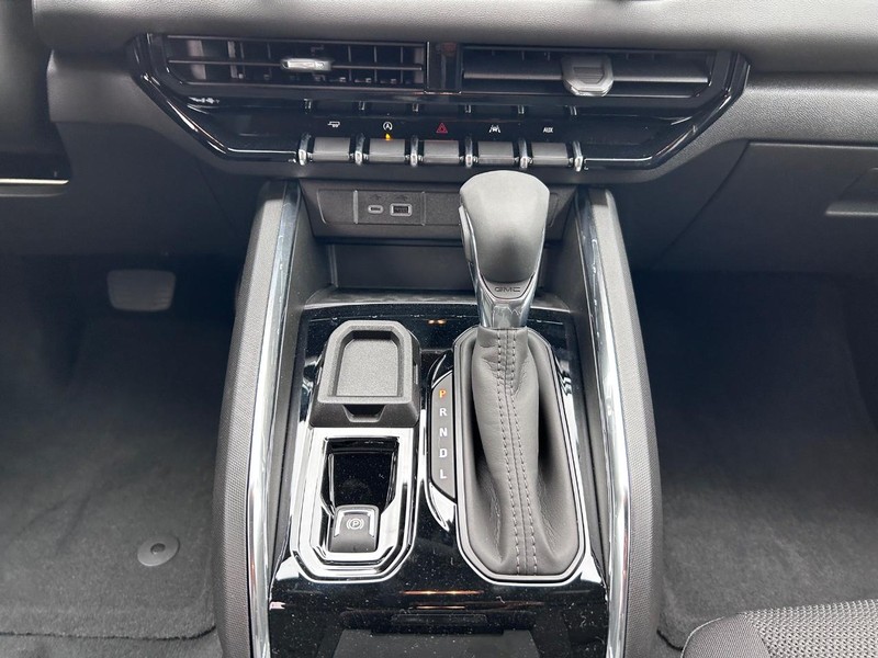 GMC Canyon Vehicle Full-screen Gallery Image 14