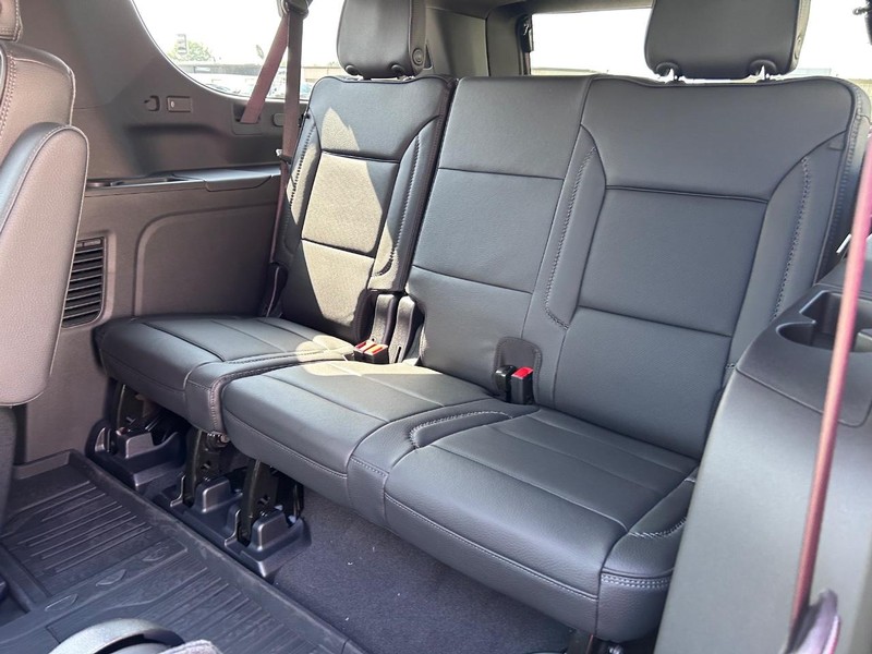 GMC Yukon XL Vehicle Full-screen Gallery Image 8