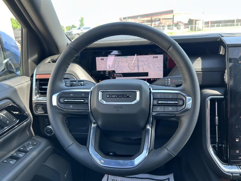 GMC Yukon XL Vehicle Full-screen Gallery Image 13