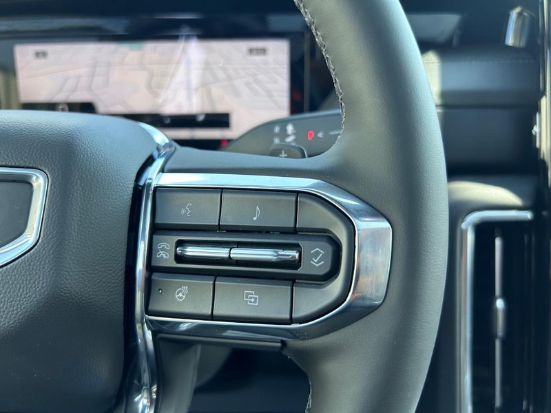 GMC Yukon XL Vehicle Full-screen Gallery Image 15