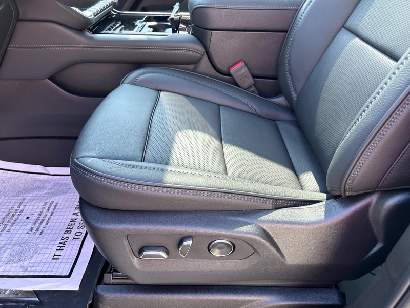 GMC Yukon XL Vehicle Full-screen Gallery Image 22