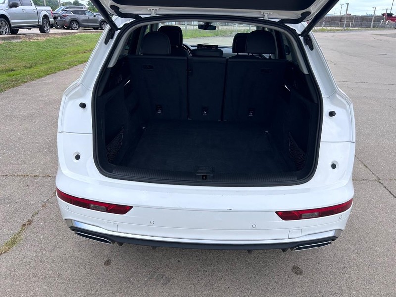 Audi Q5 Vehicle Full-screen Gallery Image 5