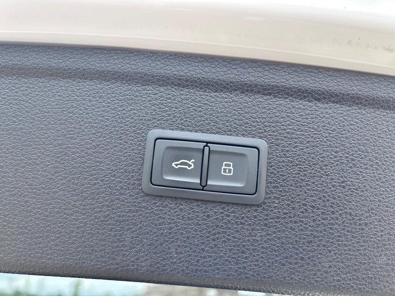 Audi Q5 Vehicle Full-screen Gallery Image 6