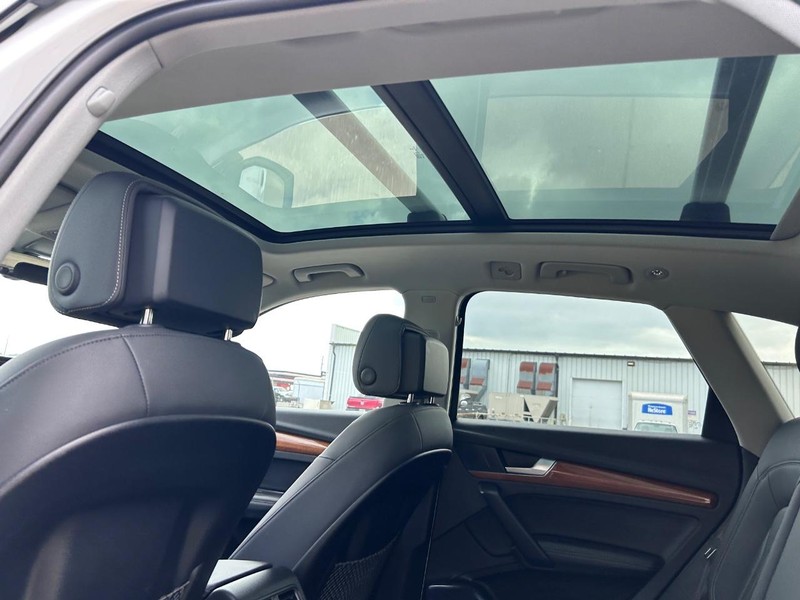 Audi Q5 Vehicle Full-screen Gallery Image 9