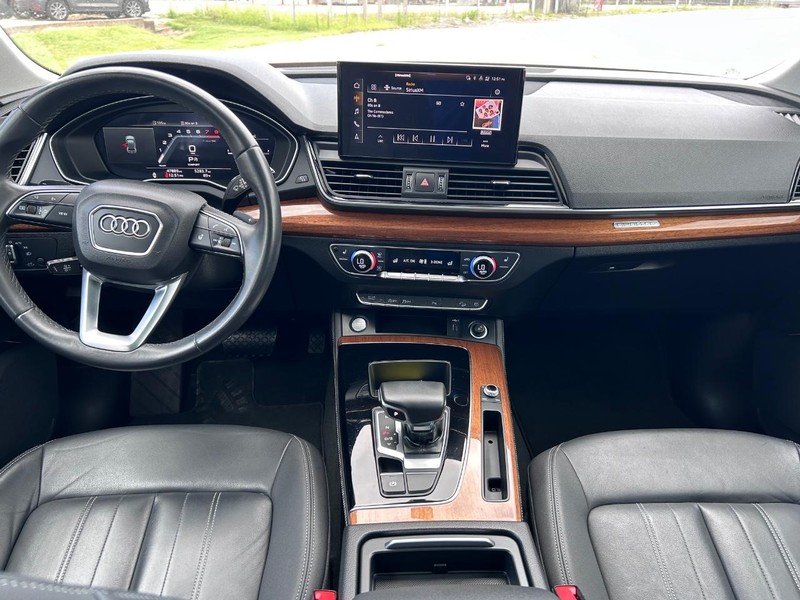 Audi Q5 Vehicle Full-screen Gallery Image 11