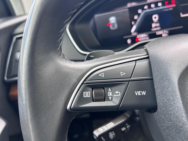 Audi Q5 Vehicle Full-screen Gallery Image 13