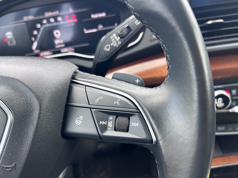 Audi Q5 Vehicle Full-screen Gallery Image 14