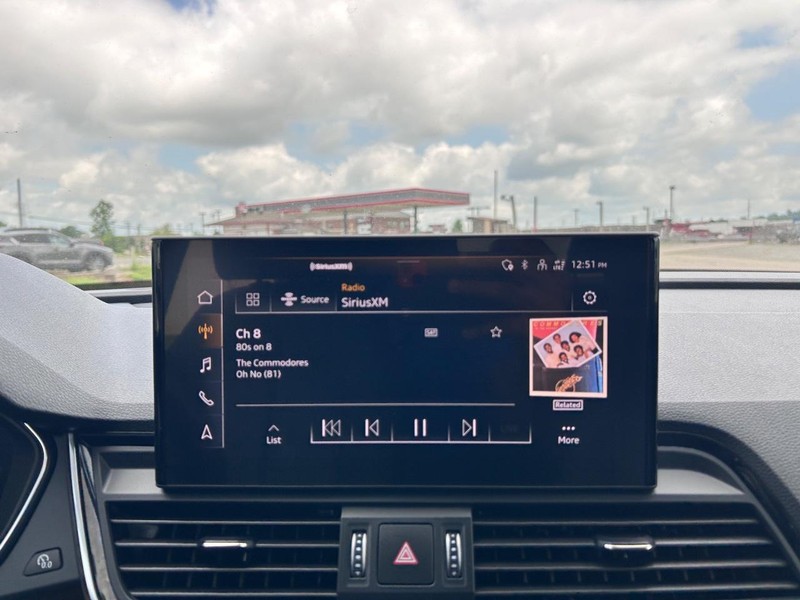 Audi Q5 Vehicle Full-screen Gallery Image 15