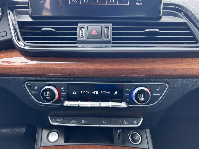 Audi Q5 Vehicle Full-screen Gallery Image 16