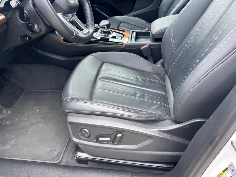 Audi Q5 Vehicle Full-screen Gallery Image 21