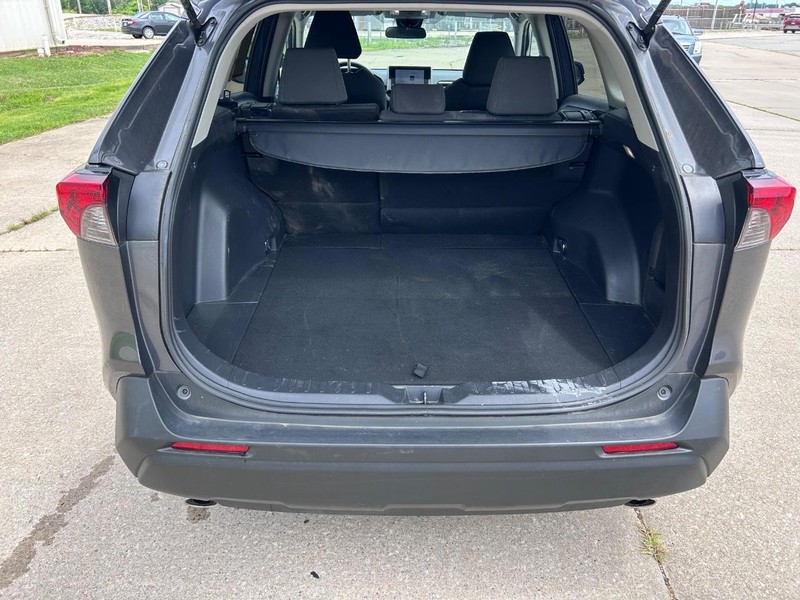 Toyota RAV4 Vehicle Full-screen Gallery Image 5