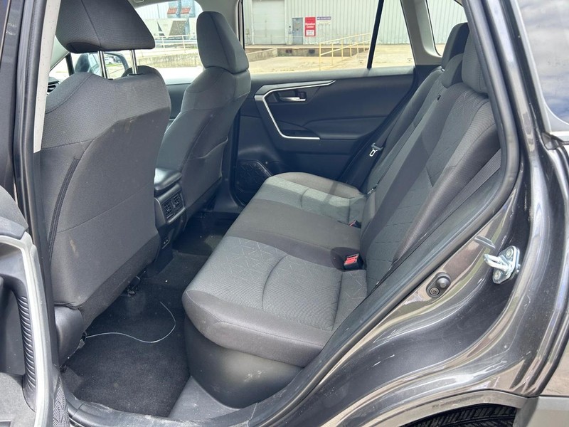 Toyota RAV4 Vehicle Full-screen Gallery Image 7