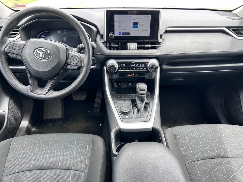 Toyota RAV4 Vehicle Full-screen Gallery Image 8