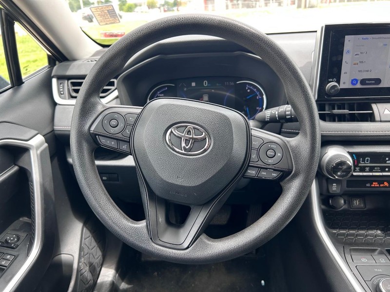 Toyota RAV4 Vehicle Full-screen Gallery Image 9