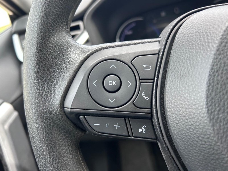 Toyota RAV4 Vehicle Full-screen Gallery Image 10