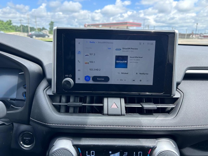 Toyota RAV4 Vehicle Full-screen Gallery Image 12