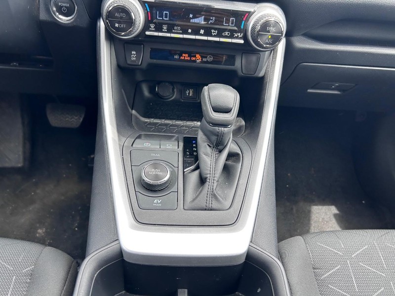 Toyota RAV4 Vehicle Full-screen Gallery Image 14