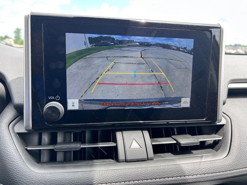 Toyota RAV4 Vehicle Full-screen Gallery Image 19