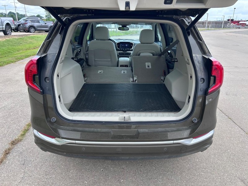 GMC Terrain Vehicle Full-screen Gallery Image 5