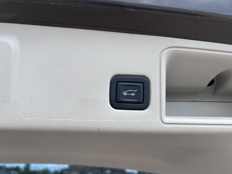 GMC Terrain Vehicle Full-screen Gallery Image 6