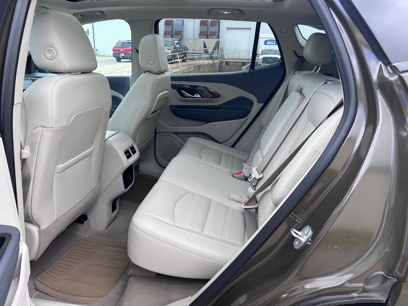 GMC Terrain Vehicle Full-screen Gallery Image 8