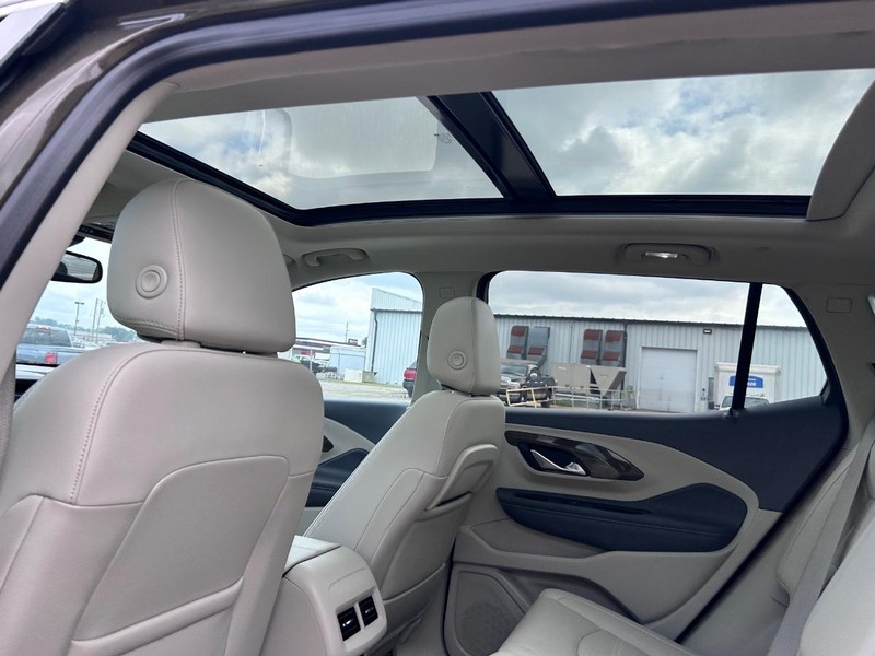 GMC Terrain Vehicle Full-screen Gallery Image 9