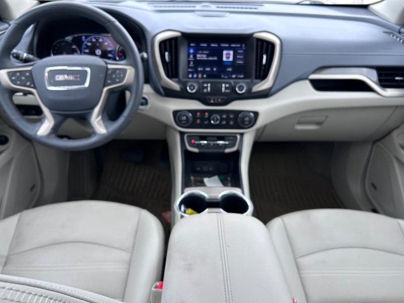 GMC Terrain Vehicle Full-screen Gallery Image 10