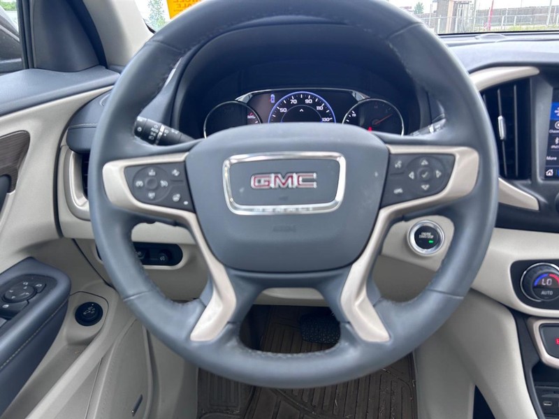 GMC Terrain Vehicle Full-screen Gallery Image 11