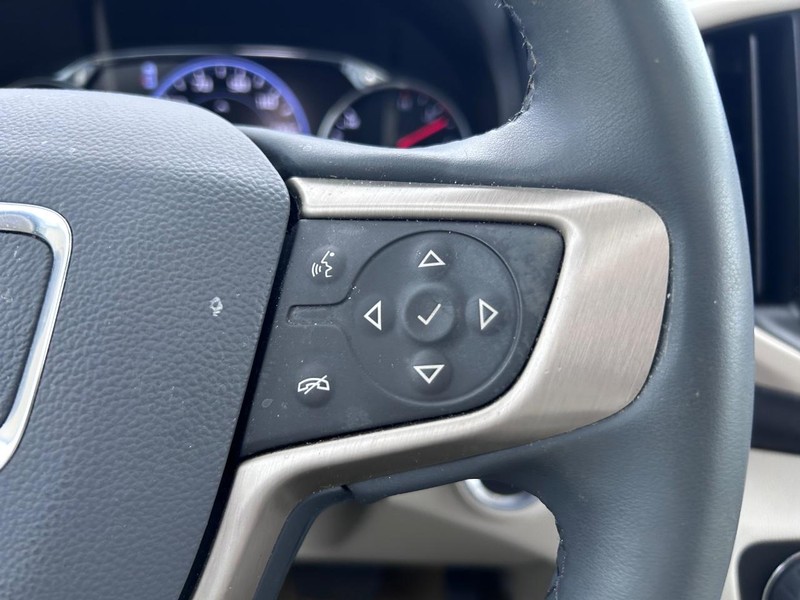 GMC Terrain Vehicle Full-screen Gallery Image 13