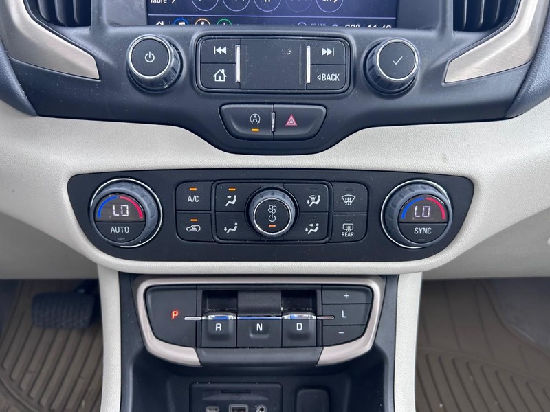 GMC Terrain Vehicle Full-screen Gallery Image 15