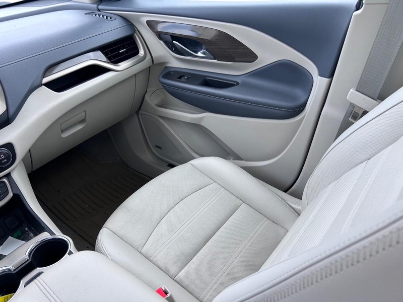 GMC Terrain Vehicle Full-screen Gallery Image 17