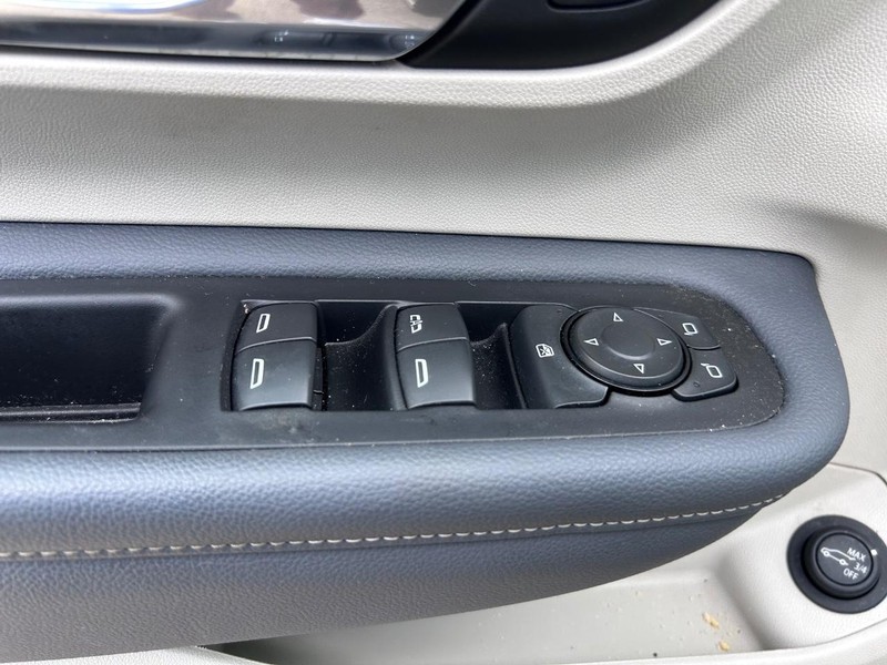 GMC Terrain Vehicle Full-screen Gallery Image 18