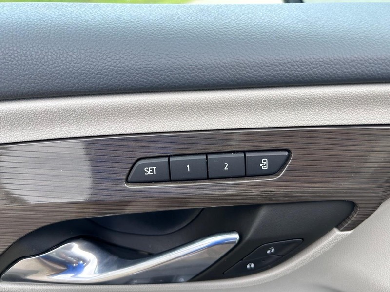 GMC Terrain Vehicle Full-screen Gallery Image 19