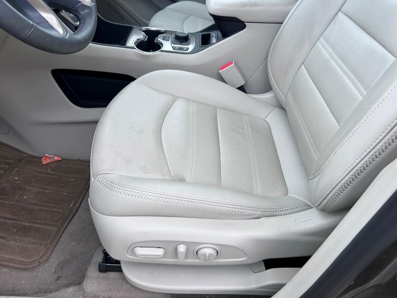 GMC Terrain Vehicle Full-screen Gallery Image 20