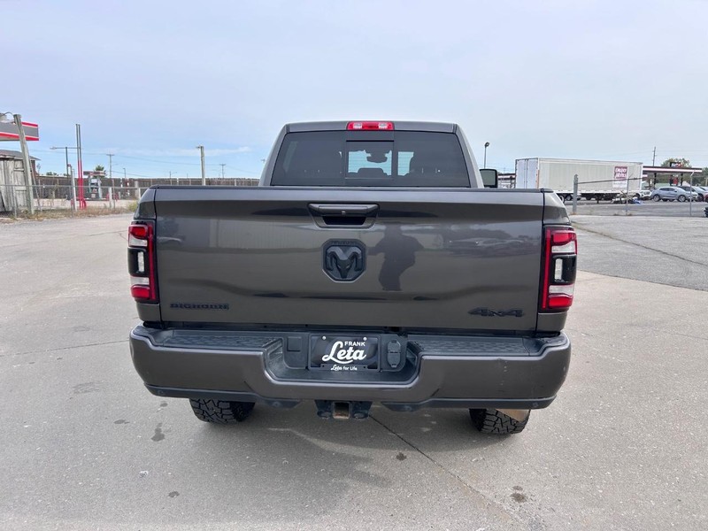 Ram 2500 Vehicle Full-screen Gallery Image 4