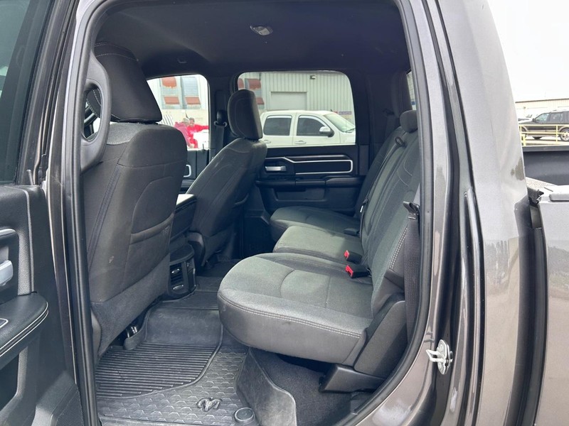 Ram 2500 Vehicle Full-screen Gallery Image 7