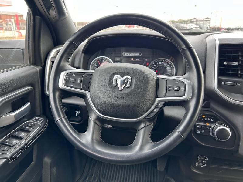 Ram 2500 Vehicle Full-screen Gallery Image 9