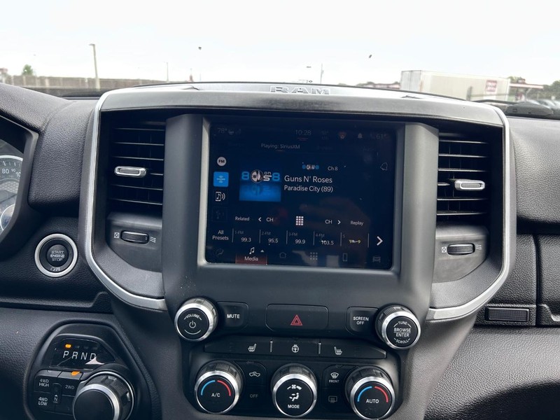 Ram 2500 Vehicle Full-screen Gallery Image 12