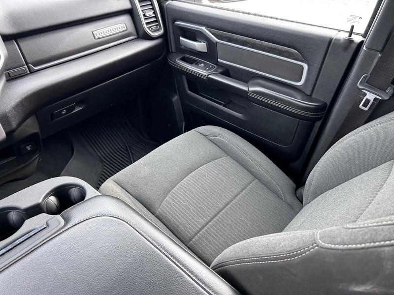 Ram 2500 Vehicle Full-screen Gallery Image 15