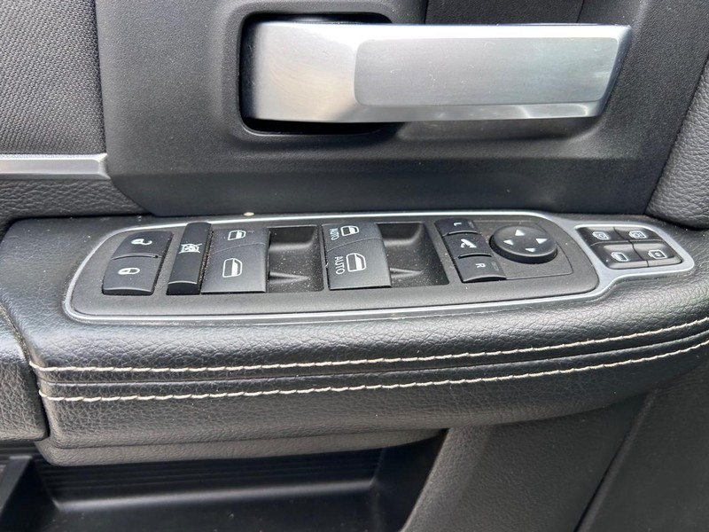 Ram 2500 Vehicle Full-screen Gallery Image 16