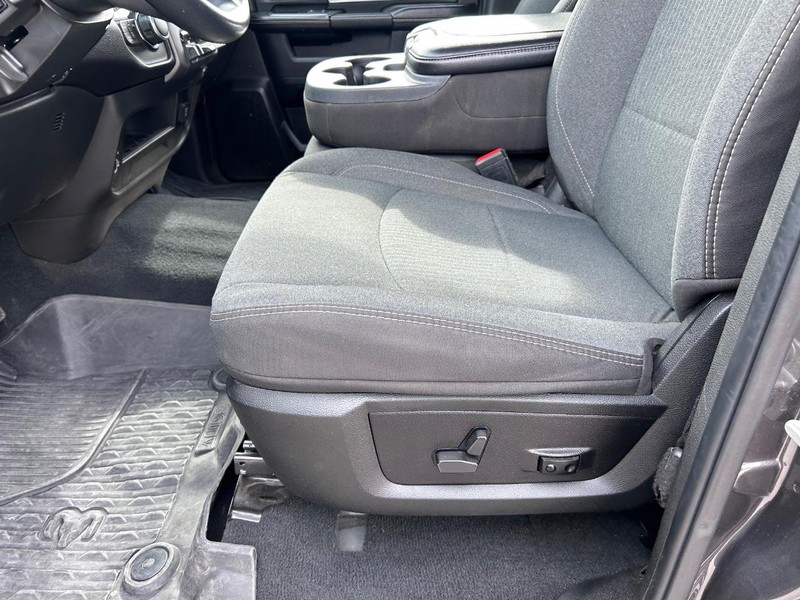 Ram 2500 Vehicle Full-screen Gallery Image 17