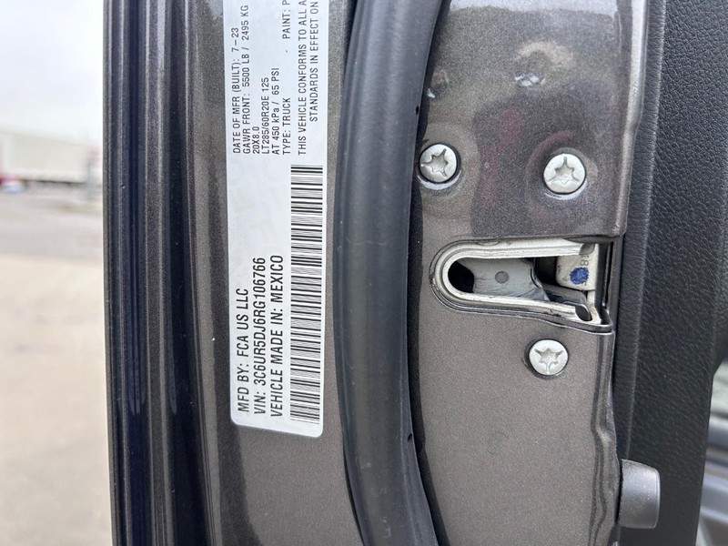 Ram 2500 Vehicle Full-screen Gallery Image 20