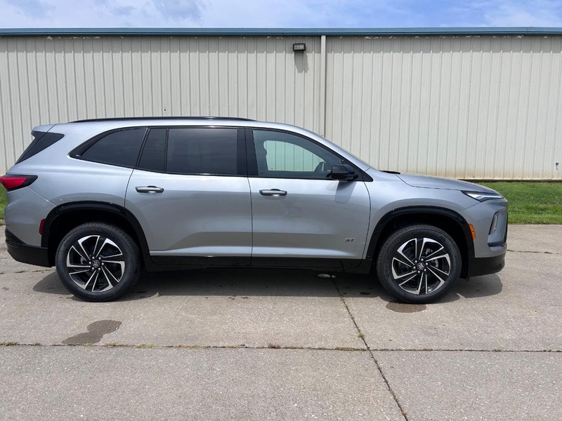 Buick Enclave Vehicle Full-screen Gallery Image 2