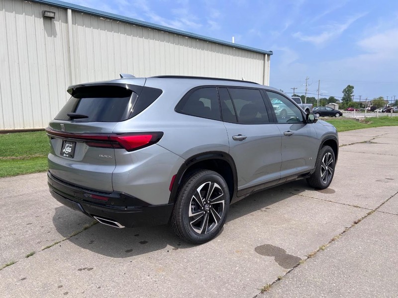 Buick Enclave Vehicle Full-screen Gallery Image 3