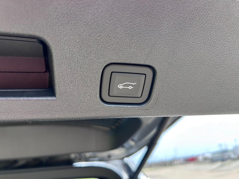 Buick Enclave Vehicle Full-screen Gallery Image 6