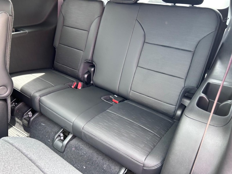 Buick Enclave Vehicle Full-screen Gallery Image 8