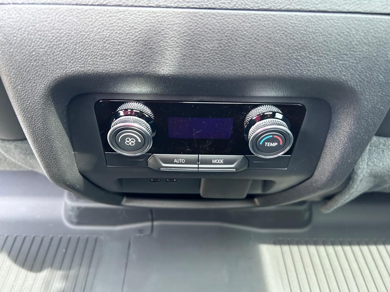 Buick Enclave Vehicle Full-screen Gallery Image 11