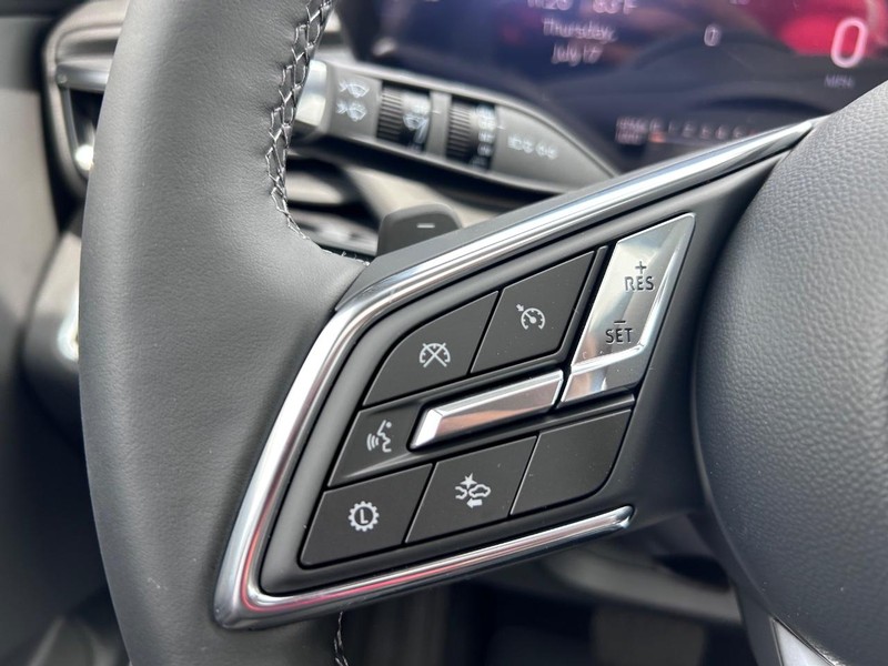 Buick Enclave Vehicle Full-screen Gallery Image 14