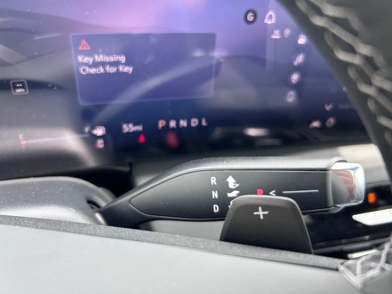 Buick Enclave Vehicle Full-screen Gallery Image 16